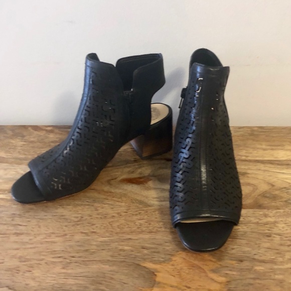 vince camuto sternat shooties